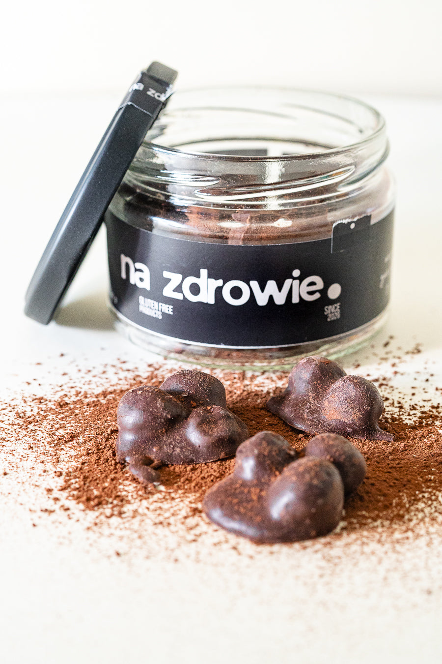 dark stone | orzech laskowy w gorzkiej czekoladzie z kakao i solą
